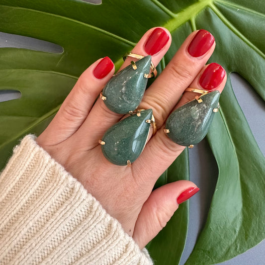 Dark green quartz pear shaped ring